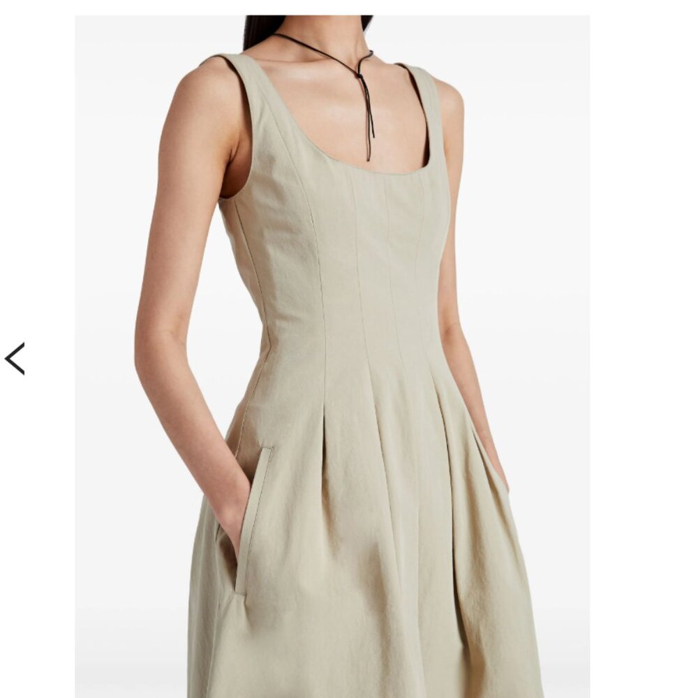 Nine West  Tan Size 2